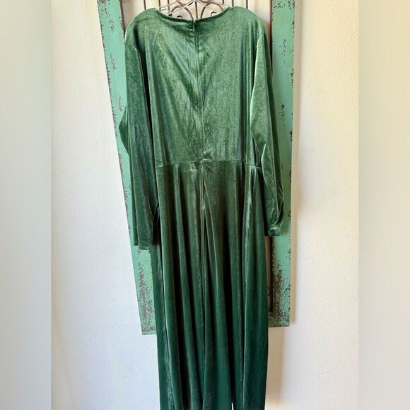 Dress is called The Rosalie by Love By Design. Gorgeous color, beautiful! Sz 3x - Picture 7 of 9